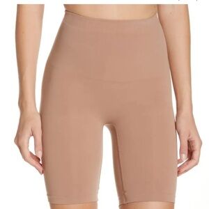 Skims Core Control Mid Thigh Shorts Sz S/M